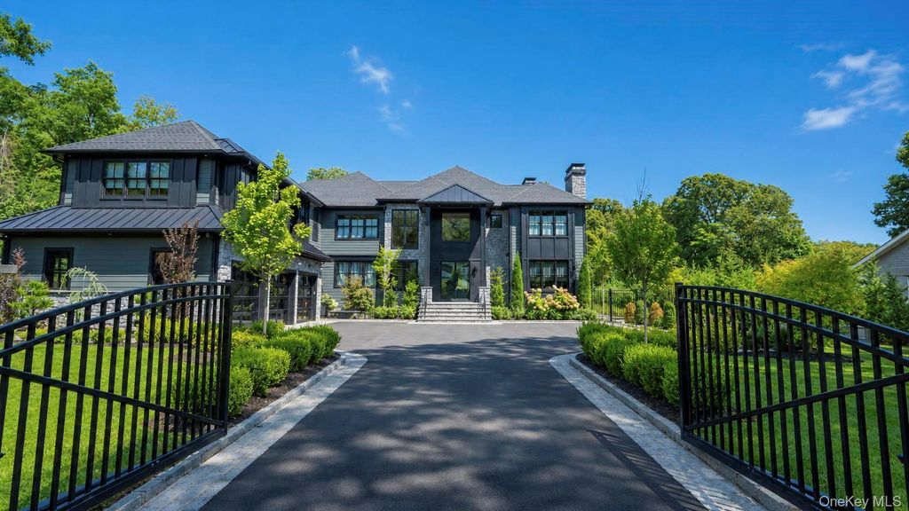 13 Sleepy Hollow Lane, Dix Hills, NY 11746 — photo 2
