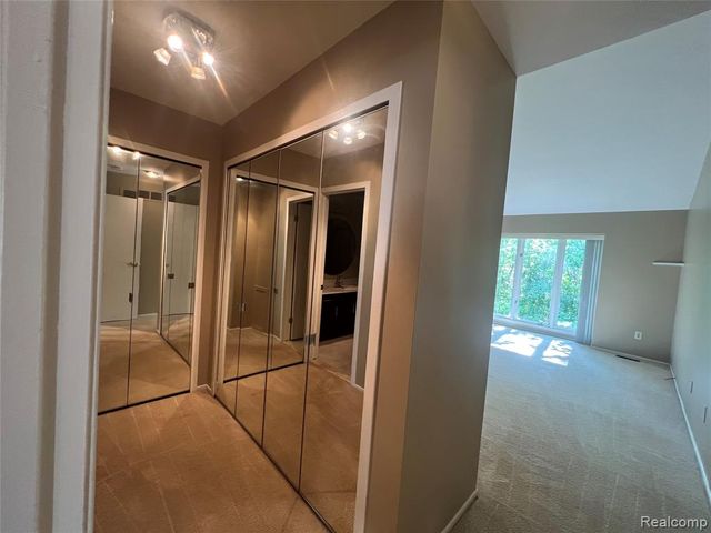 5529 Walnut Circle, West Bloomfield, MI 48322