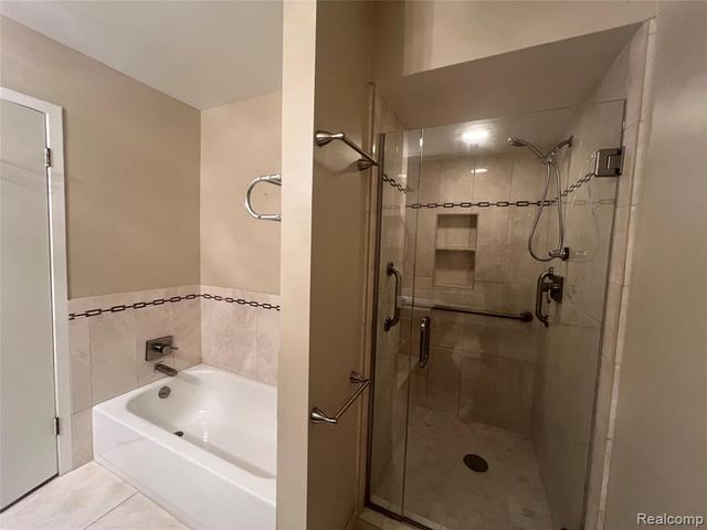 5529 Walnut Circle, West Bloomfield, MI 48322