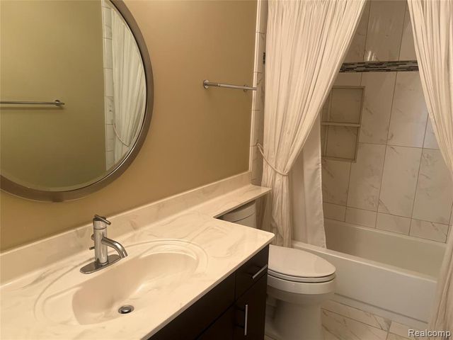 5529 Walnut Circle, West Bloomfield, MI 48322