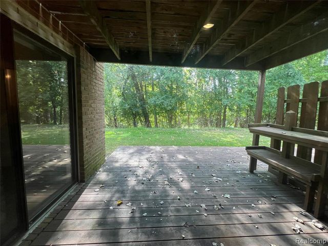 5529 Walnut Circle, West Bloomfield, MI 48322