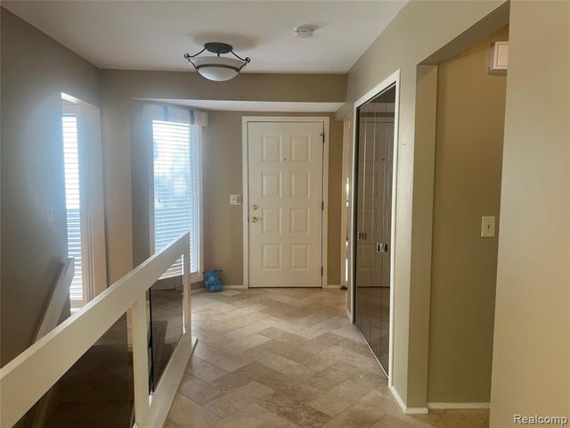 5529 Walnut Circle, West Bloomfield, MI 48322