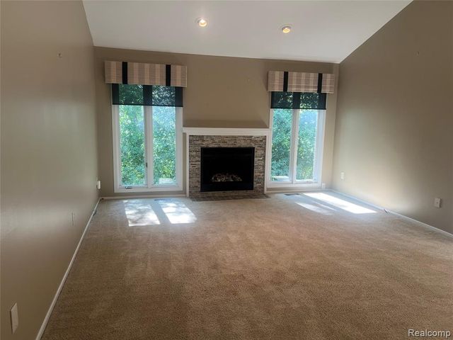 5529 Walnut Circle, West Bloomfield, MI 48322