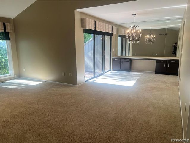 5529 Walnut Circle, West Bloomfield, MI 48322