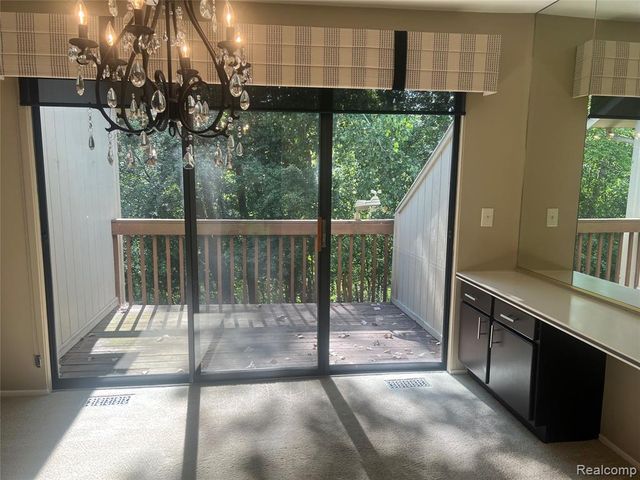 5529 Walnut Circle, West Bloomfield, MI 48322
