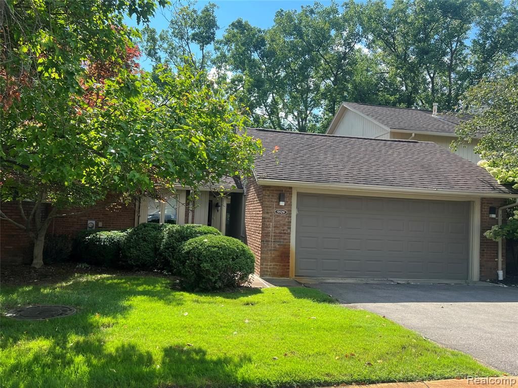 5529 Walnut Circle, West Bloomfield, MI 48322