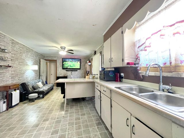 105 Ford Avenue, Hattiesburg, MS 39402