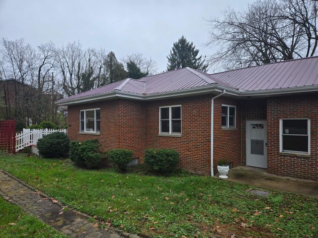 5023 West Pea Ridge Road, Huntington, WV 25705