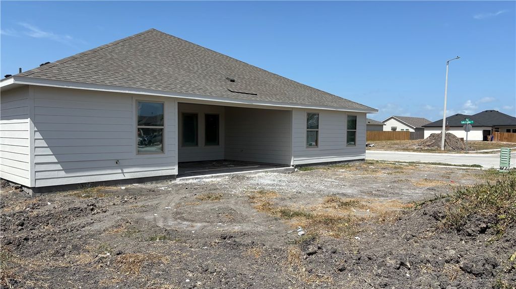 1401 Irigoyen St, Corpus Christi, TX 78415 — photo 3