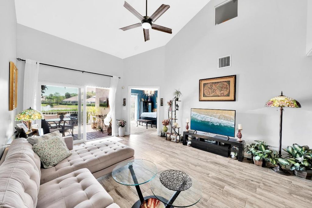 Image 13 of property listing at 6204 NW 74th Court, Parkland, FL 33067