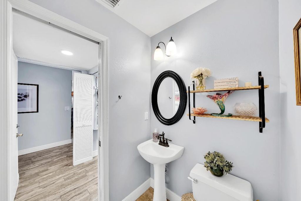 Image 8 of property listing at 6204 NW 74th Court, Parkland, FL 33067