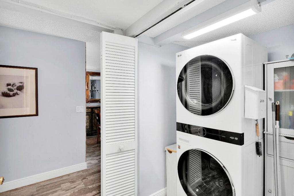 Image 9 of property listing at 6204 NW 74th Court, Parkland, FL 33067