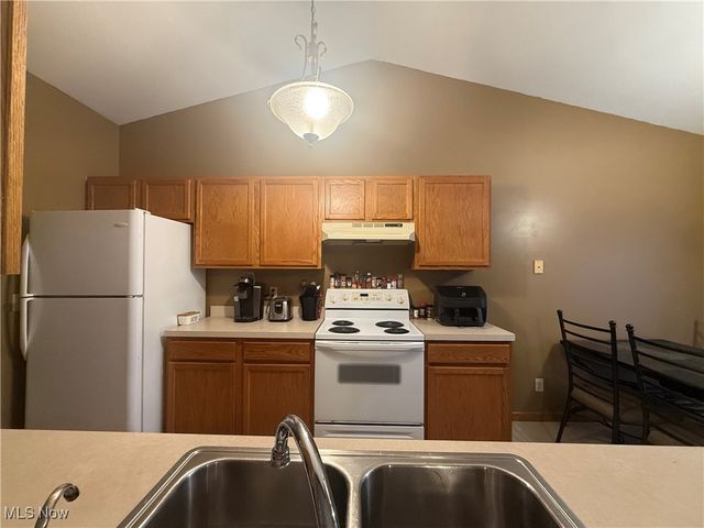 416 State Road, Warren, OH 44483