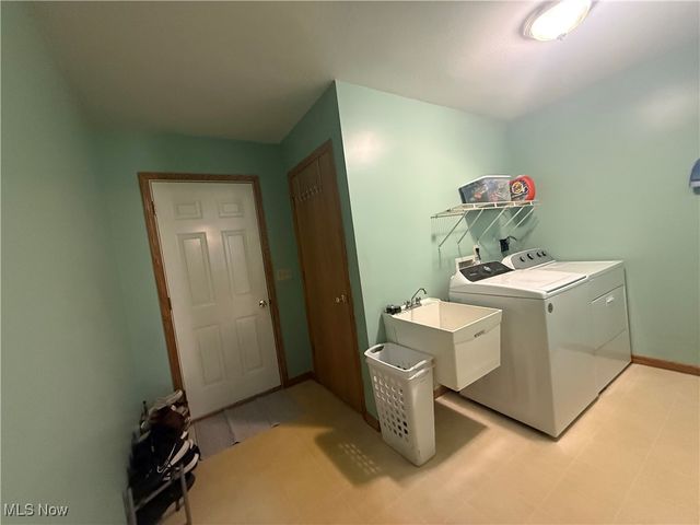 416 State Road, Warren, OH 44483