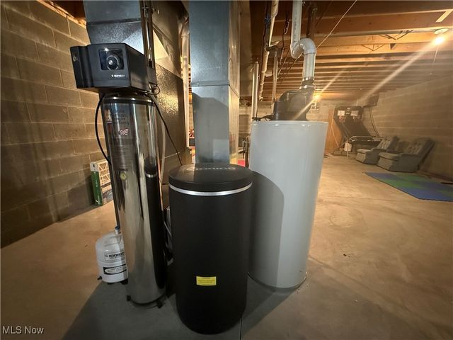 416 State Road, Warren, OH 44483