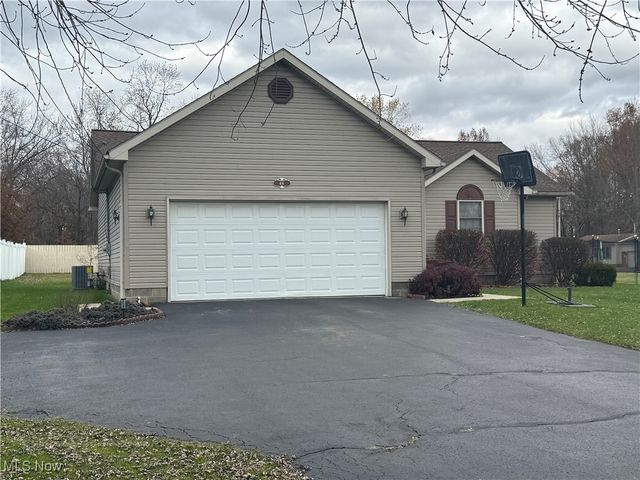 416 State Road, Warren, OH 44483