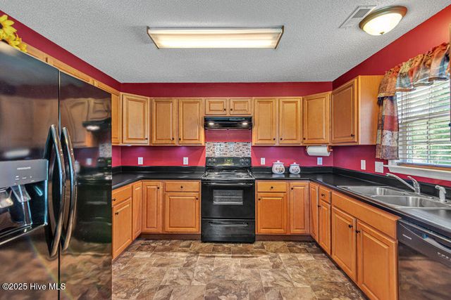 202 Hominy Court, Hubert, NC 28539