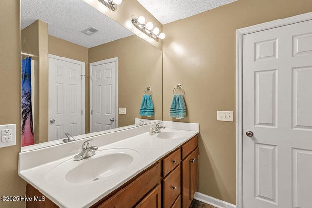 202 Hominy Court, Hubert, NC 28539