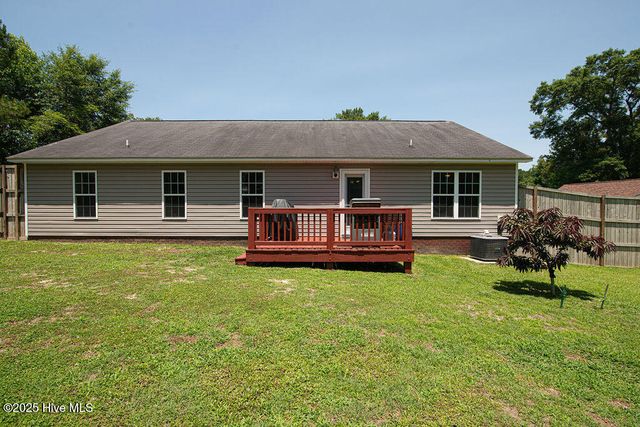 202 Hominy Court, Hubert, NC 28539