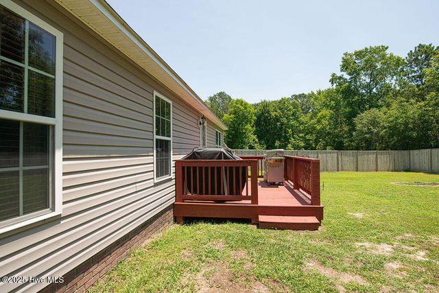 202 Hominy Court, Hubert, NC 28539