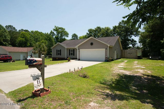 202 Hominy Court, Hubert, NC 28539