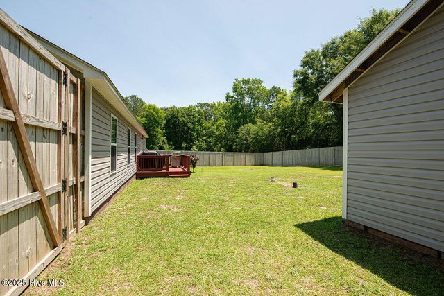202 Hominy Court, Hubert, NC 28539