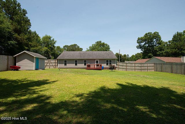 202 Hominy Court, Hubert, NC 28539