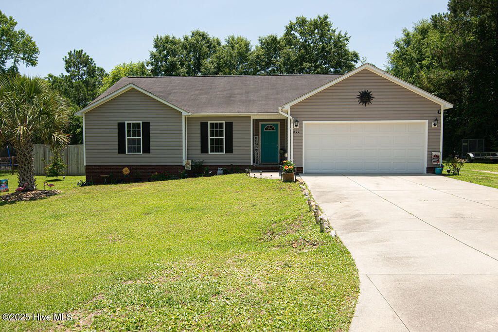 202 Hominy Court, Hubert, NC 28539