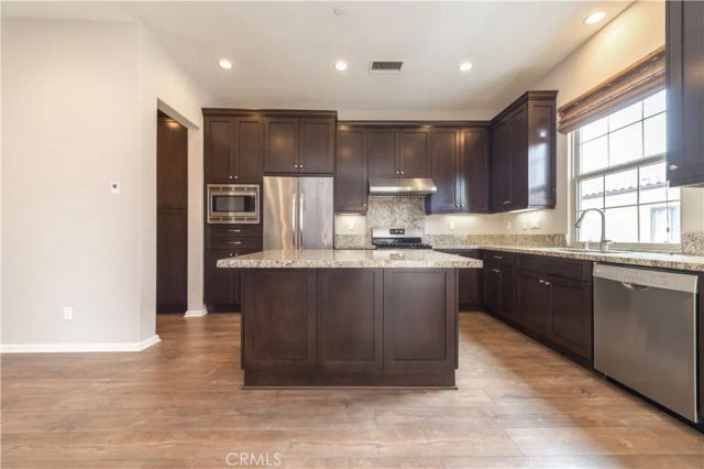 81 Strawberry, Irvine, CA 92620