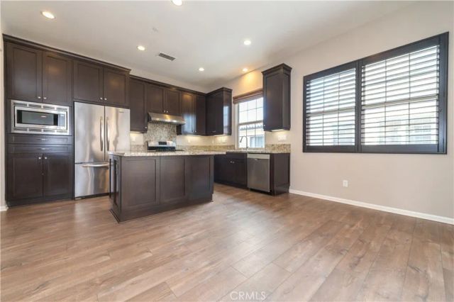 81 Strawberry, Irvine, CA 92620