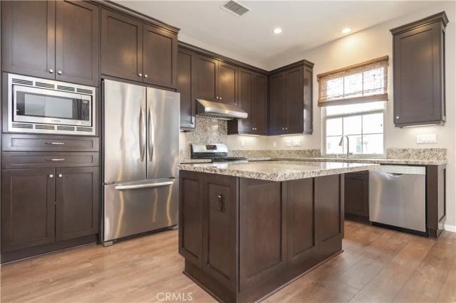 81 Strawberry, Irvine, CA 92620