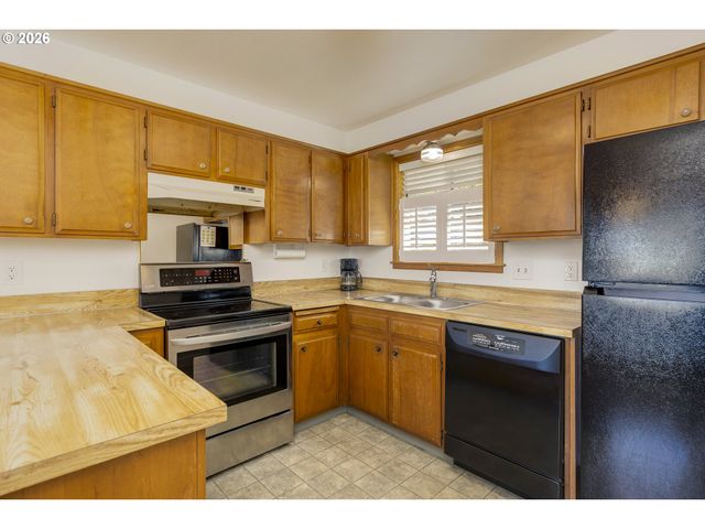 530 Sw Ponderosa Ct, Mc Minnville, OR 97128