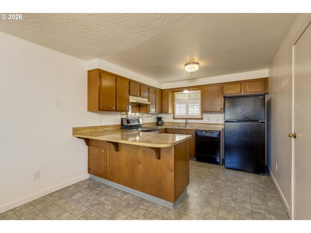 530 Sw Ponderosa Ct, Mc Minnville, OR 97128