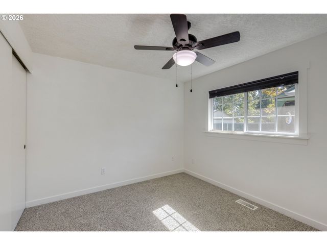530 Sw Ponderosa Ct, Mc Minnville, OR 97128