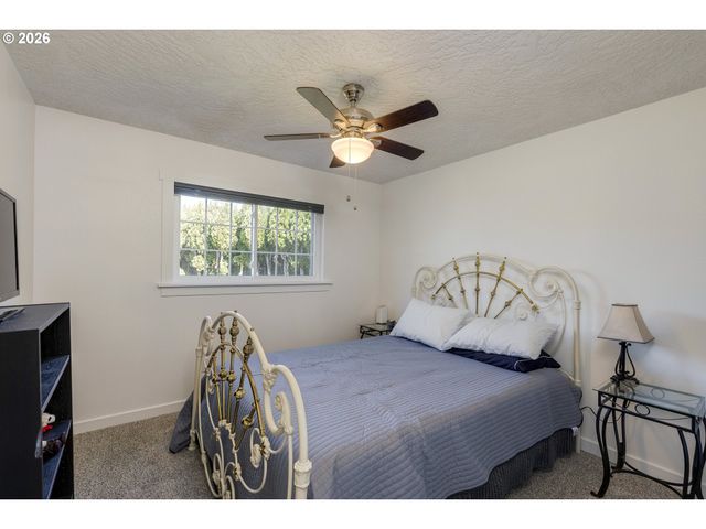 530 Sw Ponderosa Ct, Mc Minnville, OR 97128