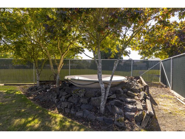 530 Sw Ponderosa Ct, Mc Minnville, OR 97128