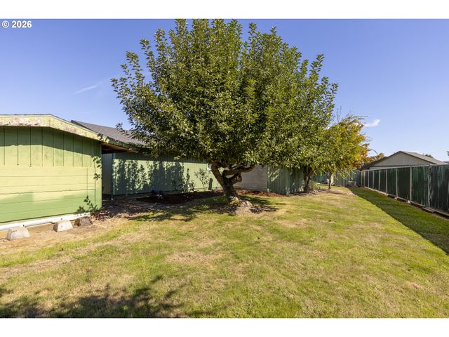 530 Sw Ponderosa Ct, Mc Minnville, OR 97128