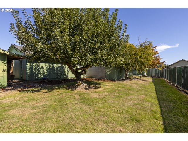 530 Sw Ponderosa Ct, Mc Minnville, OR 97128