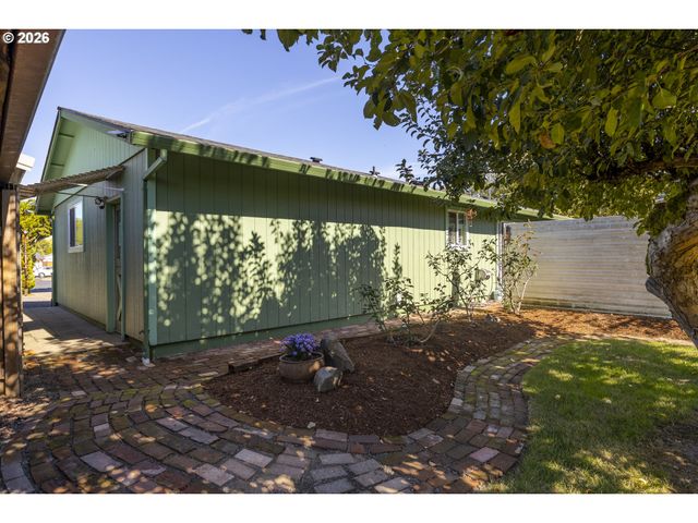 530 Sw Ponderosa Ct, Mc Minnville, OR 97128