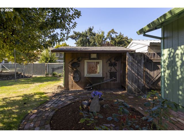 530 Sw Ponderosa Ct, Mc Minnville, OR 97128