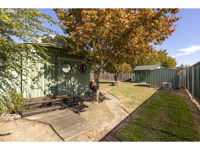530 Sw Ponderosa Ct, Mc Minnville, OR 97128