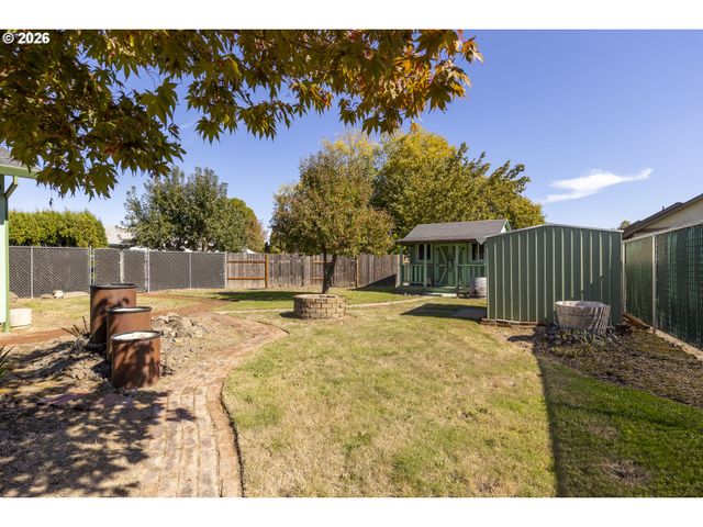 530 Sw Ponderosa Ct, Mc Minnville, OR 97128