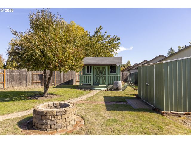 530 Sw Ponderosa Ct, Mc Minnville, OR 97128