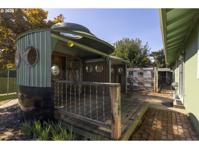 530 Sw Ponderosa Ct, Mc Minnville, OR 97128