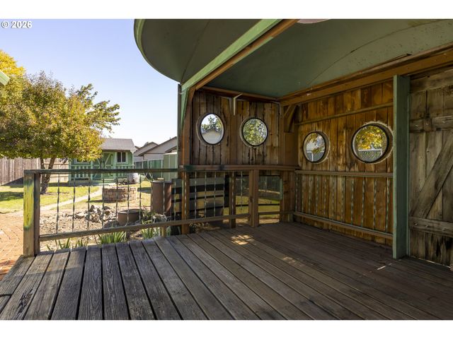 530 Sw Ponderosa Ct, Mc Minnville, OR 97128