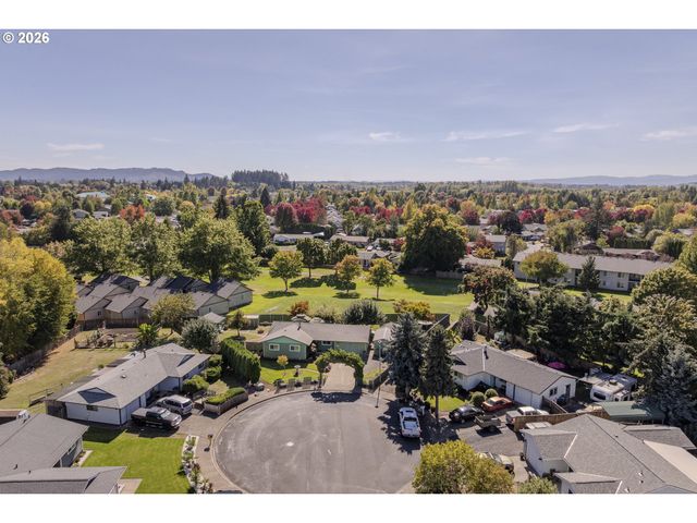 530 Sw Ponderosa Ct, Mc Minnville, OR 97128