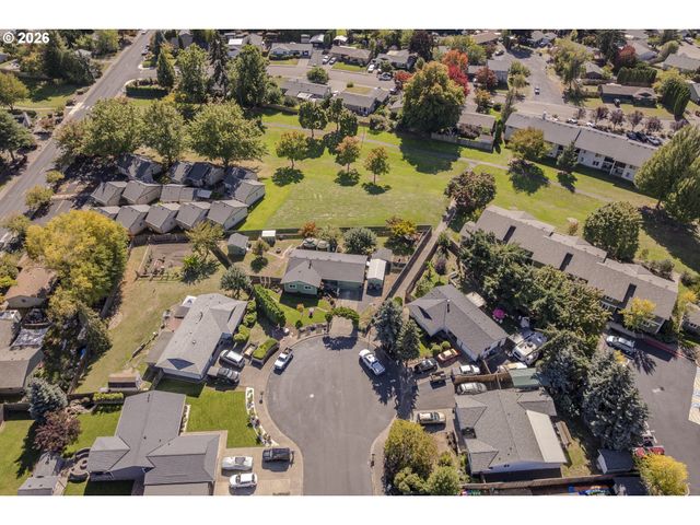 530 Sw Ponderosa Ct, Mc Minnville, OR 97128