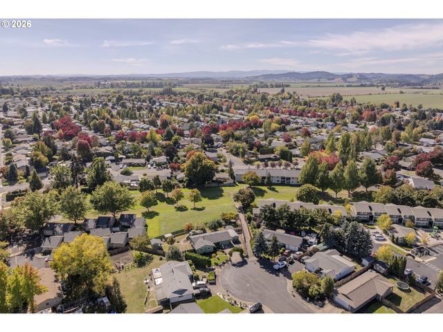530 Sw Ponderosa Ct, Mc Minnville, OR 97128