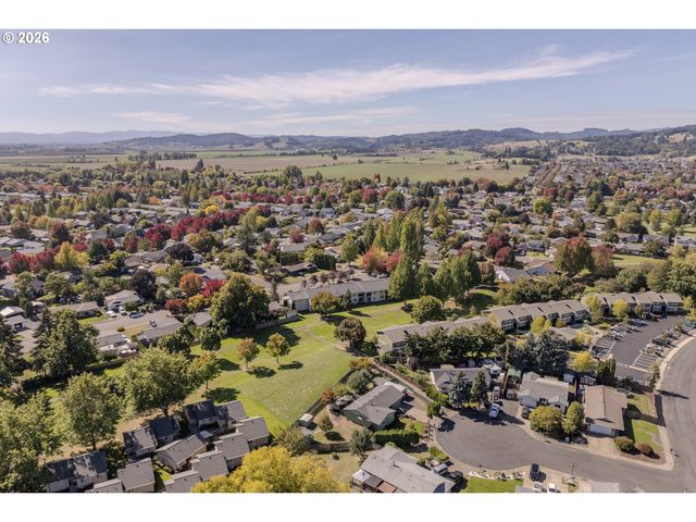 530 Sw Ponderosa Ct, Mc Minnville, OR 97128