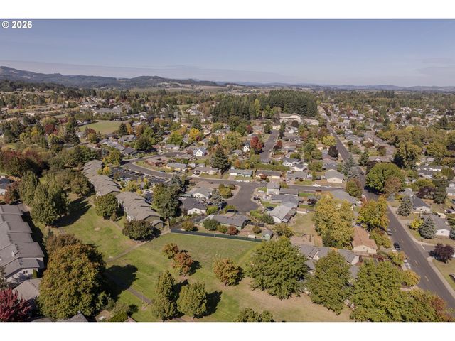 530 Sw Ponderosa Ct, Mc Minnville, OR 97128